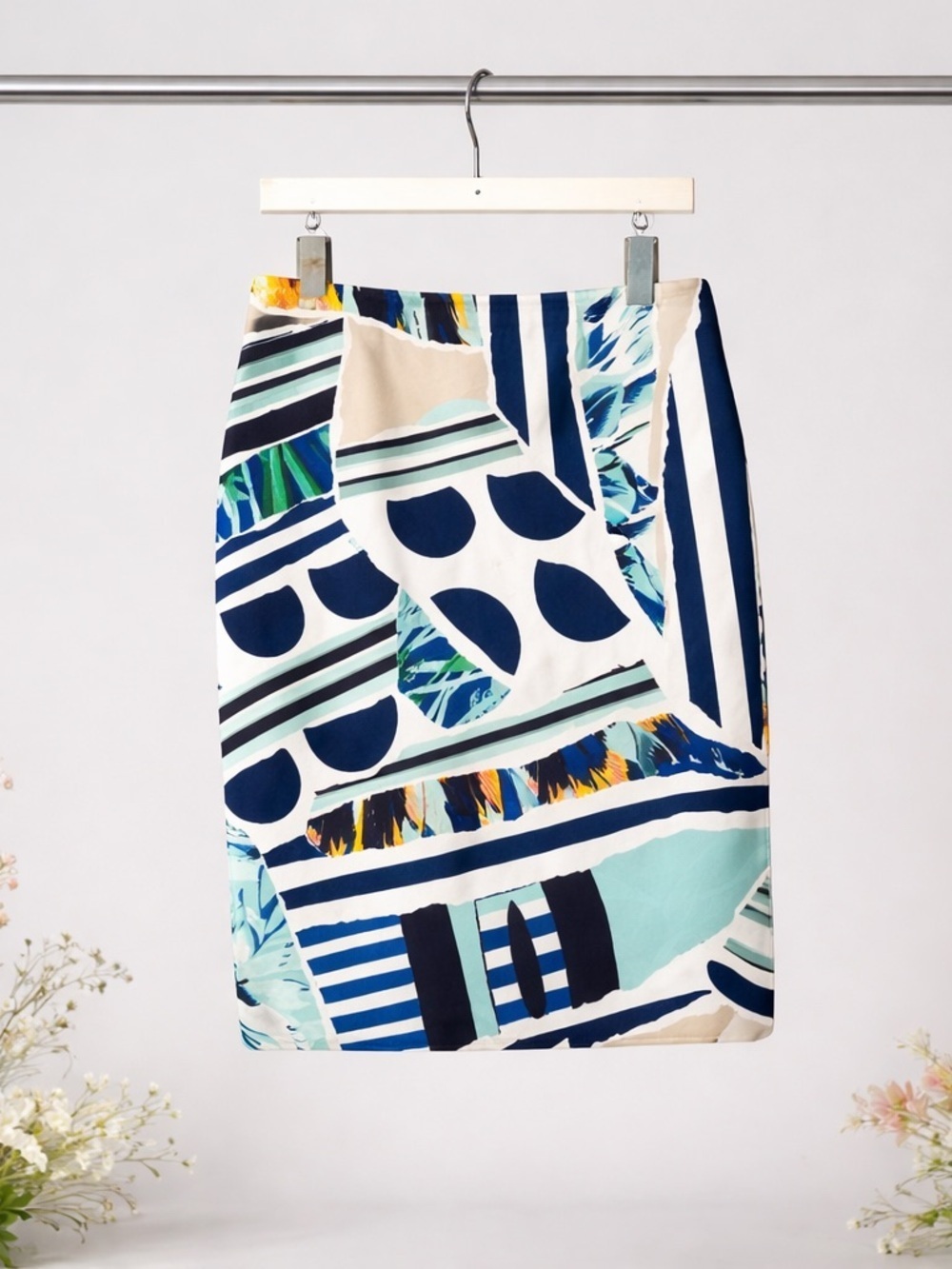 Per Se by Carlisle knee-length pencil skirt with a multi-colored abstract print